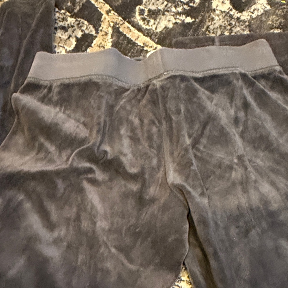 Juicy Couture Gray Velour Lounge Pants with JC Logo - Picture 6 of 7